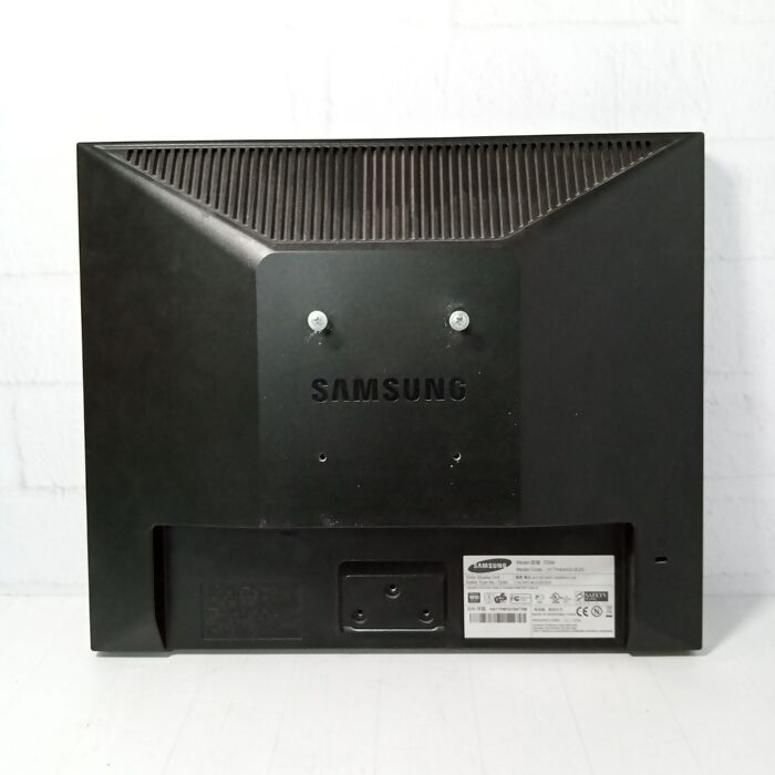 Монитор Samsung SynsMaster 723N