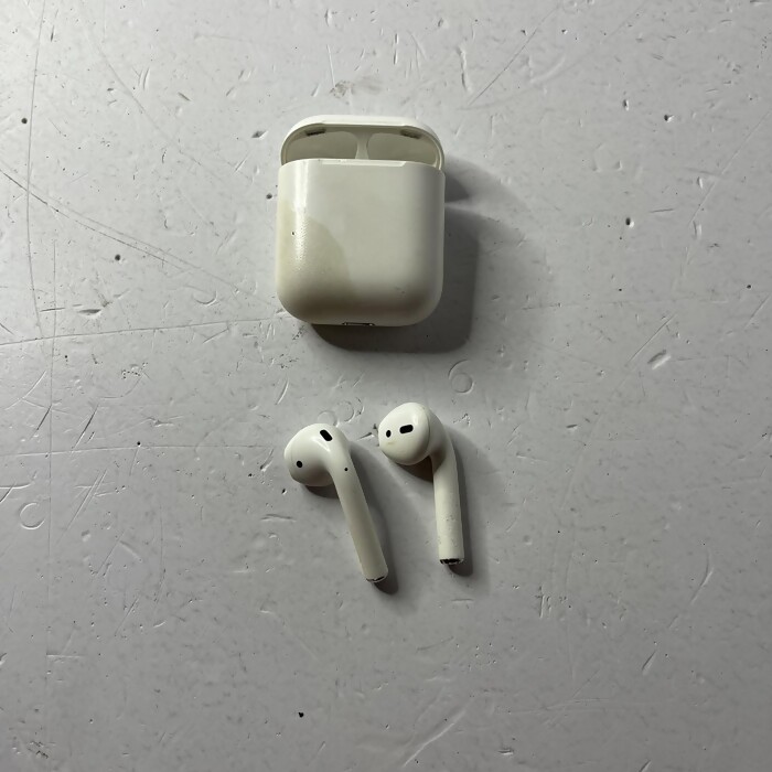 Беспроводные наушники Apple AirPods 2 (1 поколение)