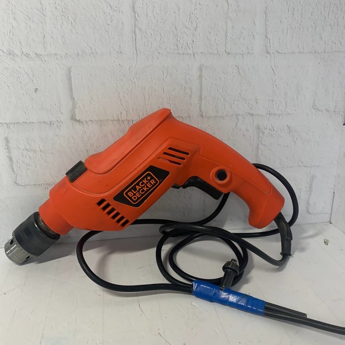 Дрель Black&Decker HD555