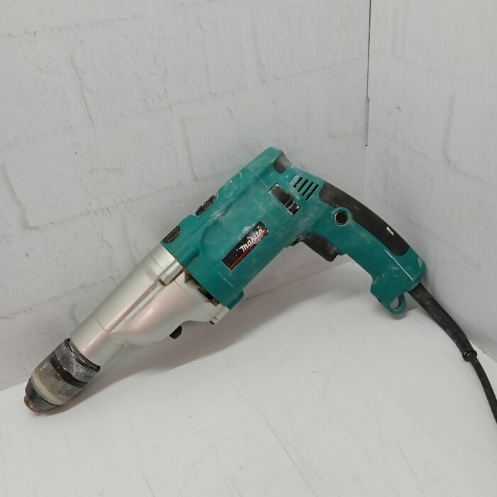 Дрель Makita HP2071