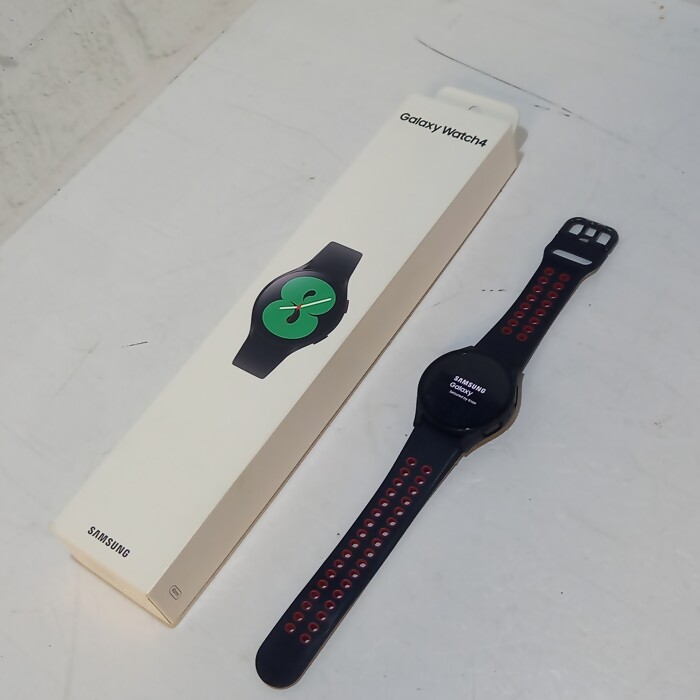 Смарт-часы Samsung Watch 4