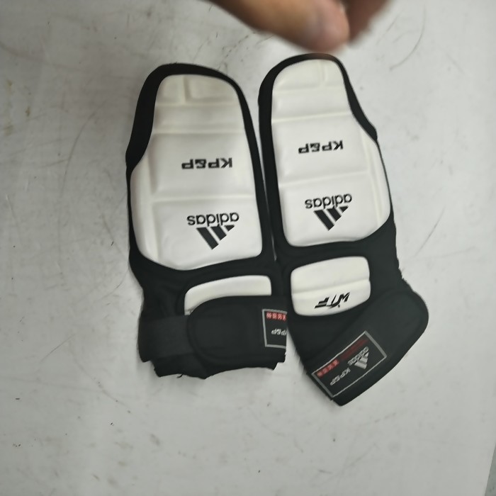 Перчатки боксерские Adidas KP&P