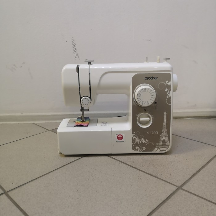 Швейная машина Brother LX-1700