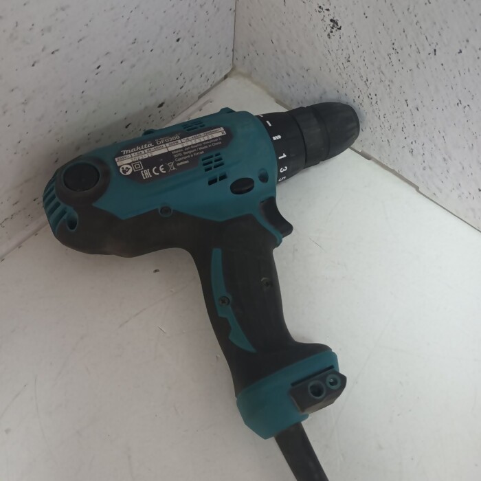 Шуруповерт Makita DF0300