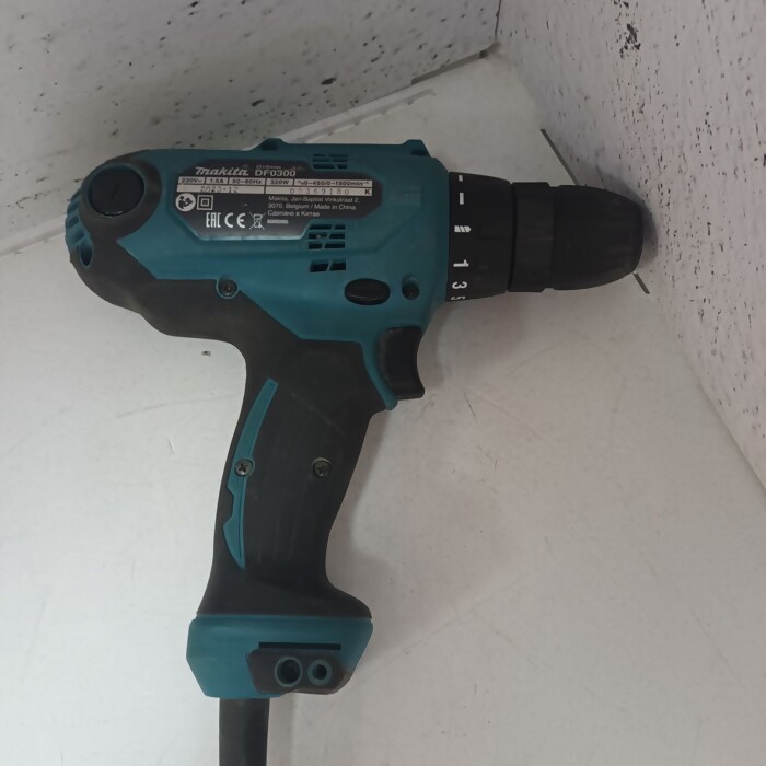 Шуруповерт Makita DF0300