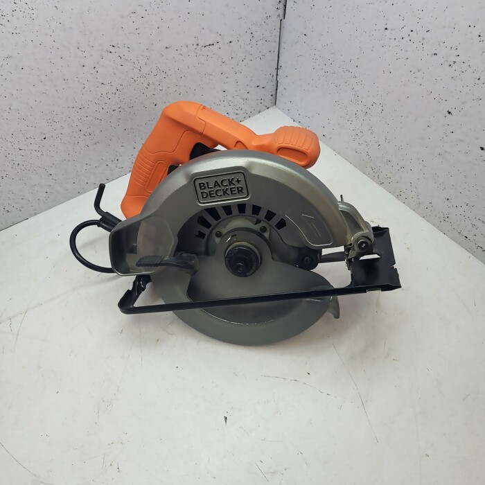 Циркулярная пила Black&Decker CS1004