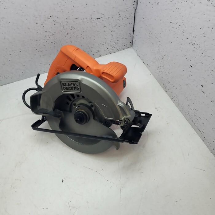 Циркулярная пила Black&Decker CS1004