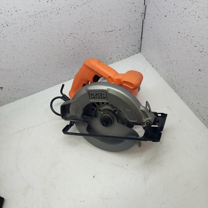 Циркулярная пила Black&Decker CS1004