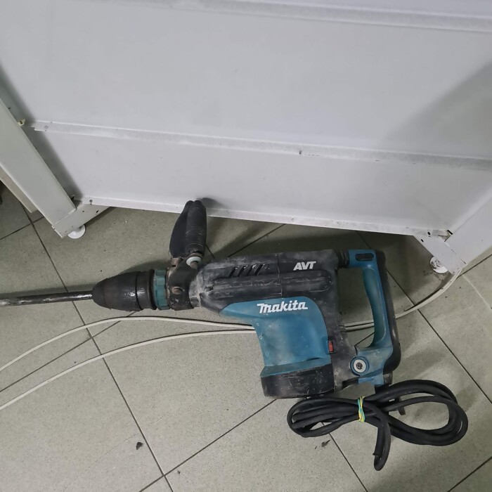 Отбойный молоток Makita Hm1213c