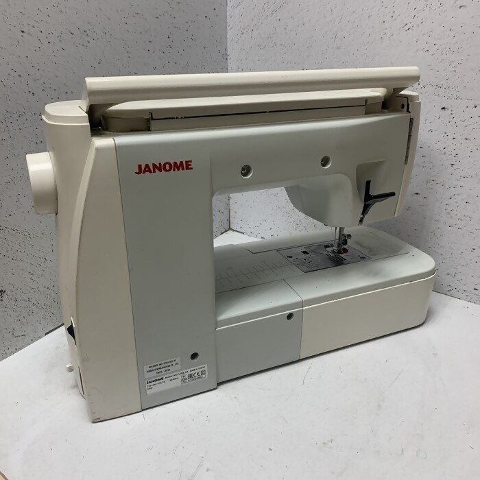 Швейная машина Janome Skyline S3