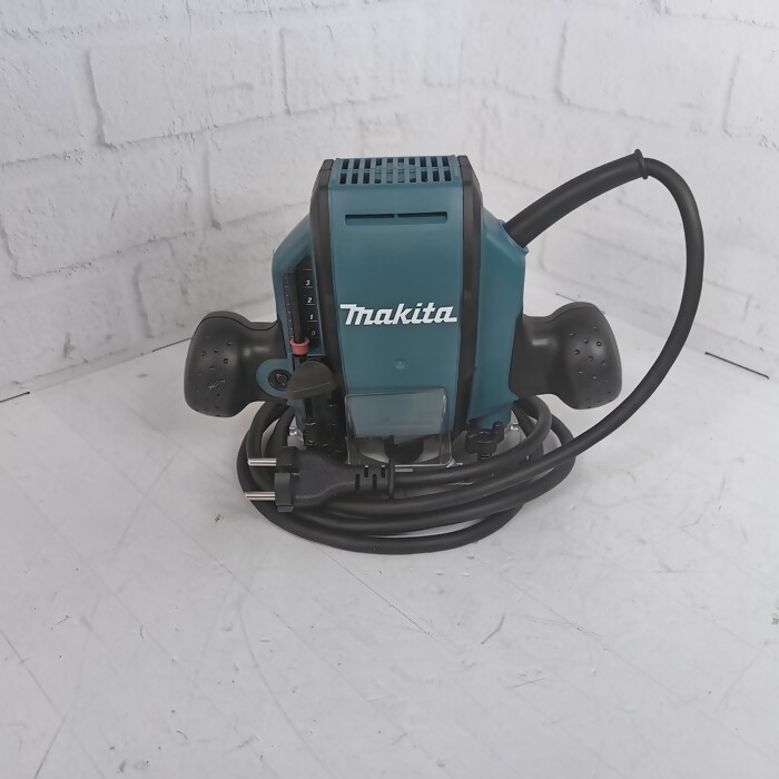 Фрезер Makita RP0900