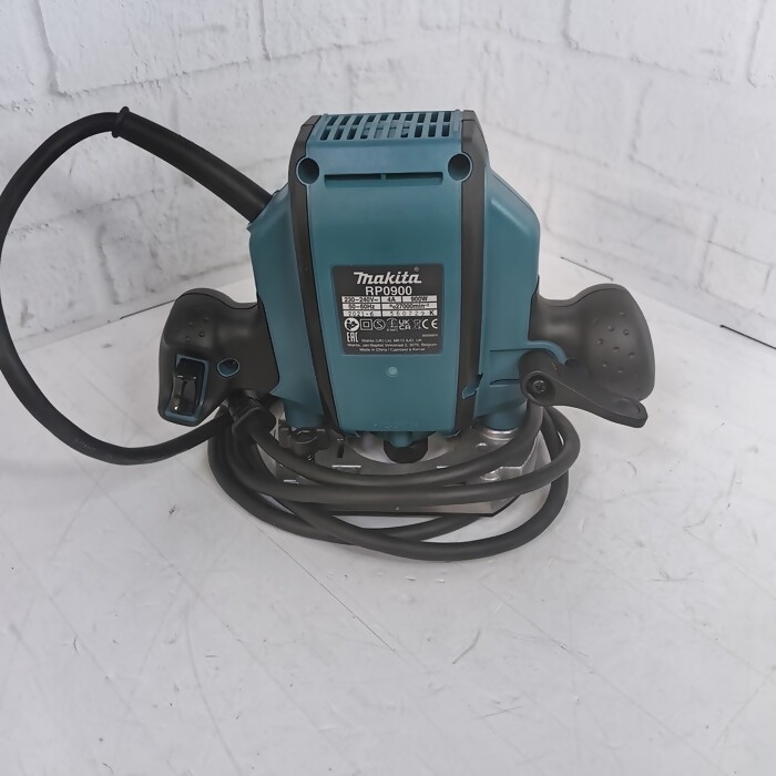 Фрезер Makita RP0900