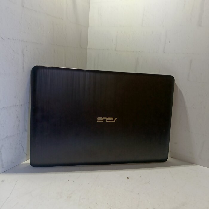 Ноутбук Asus D540Y