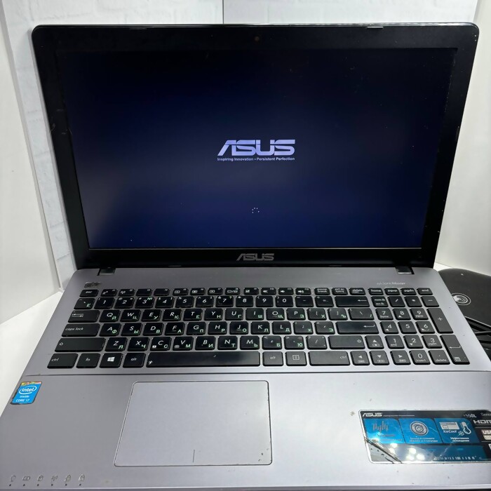 Ноутбук Asus X550L