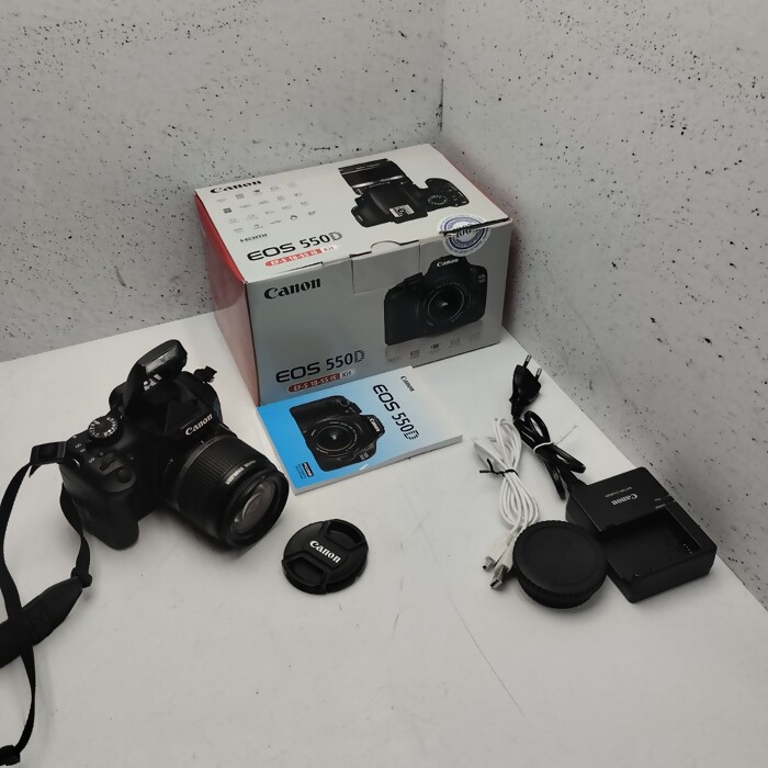 Зеркальный фотоаппарат Canon EOS 550D