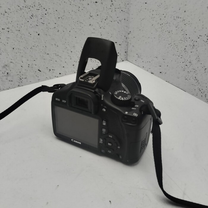 Зеркальный фотоаппарат Canon EOS 550D