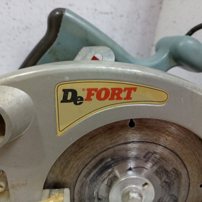 Дисковая пила DeFort DCS-181