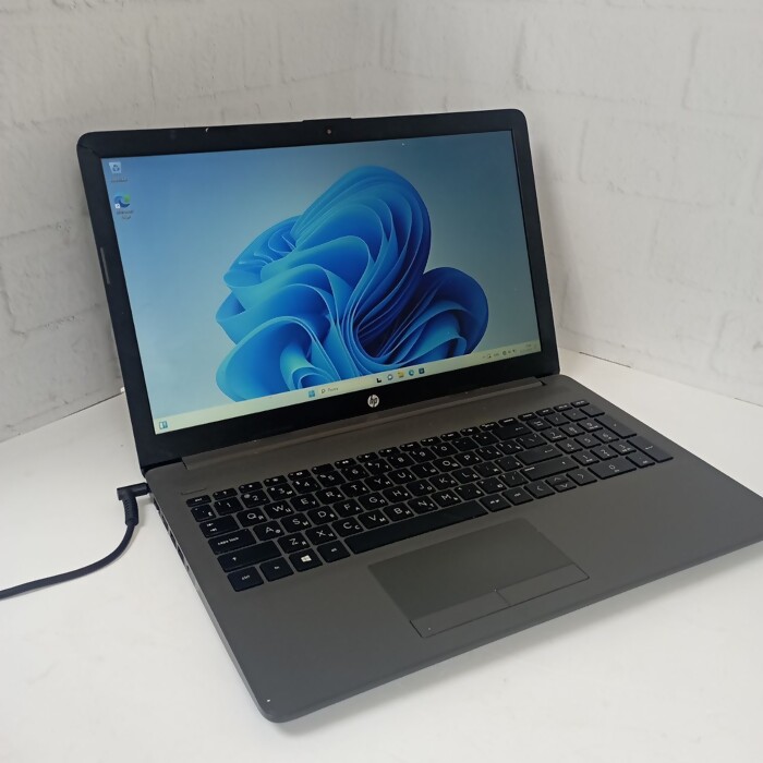 Ноутбук HP 250 G7 6EC71EA