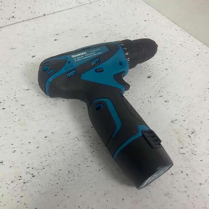 Шуруповерт Makita 12V