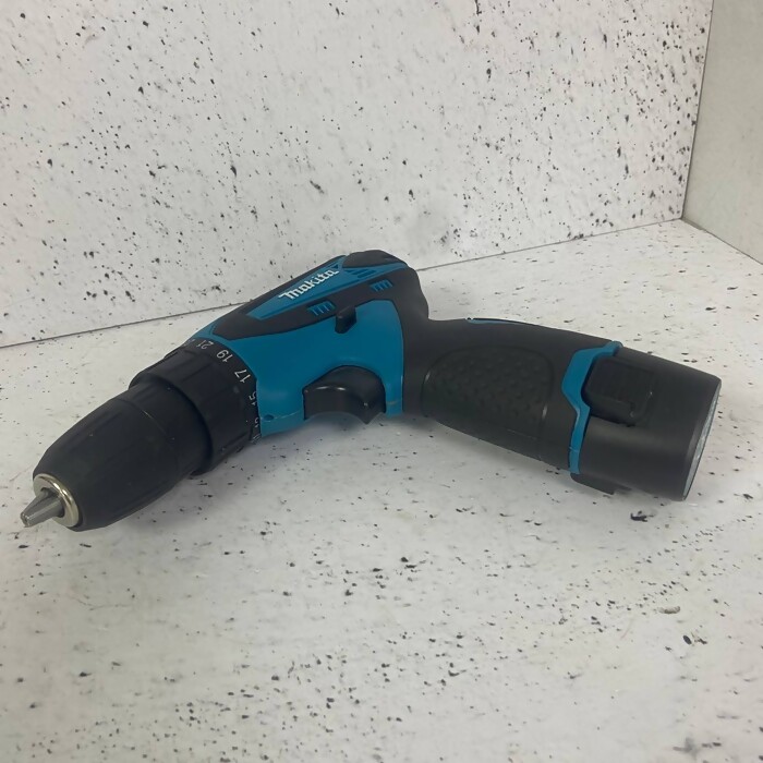 Шуруповерт Makita 12V
