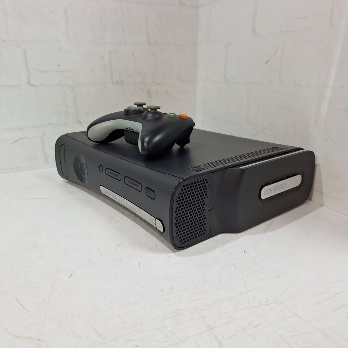 Игровая приставка Microsoft Xbox 360