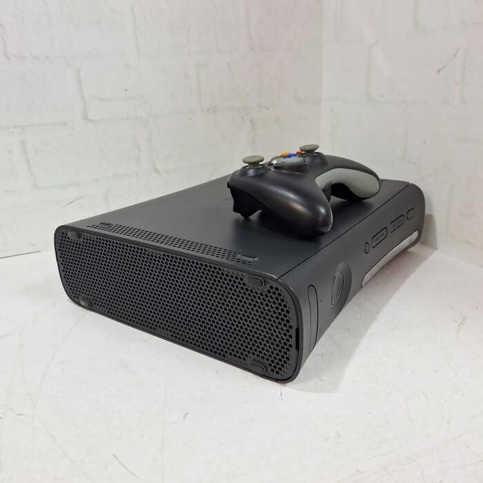 Игровая приставка Microsoft Xbox 360