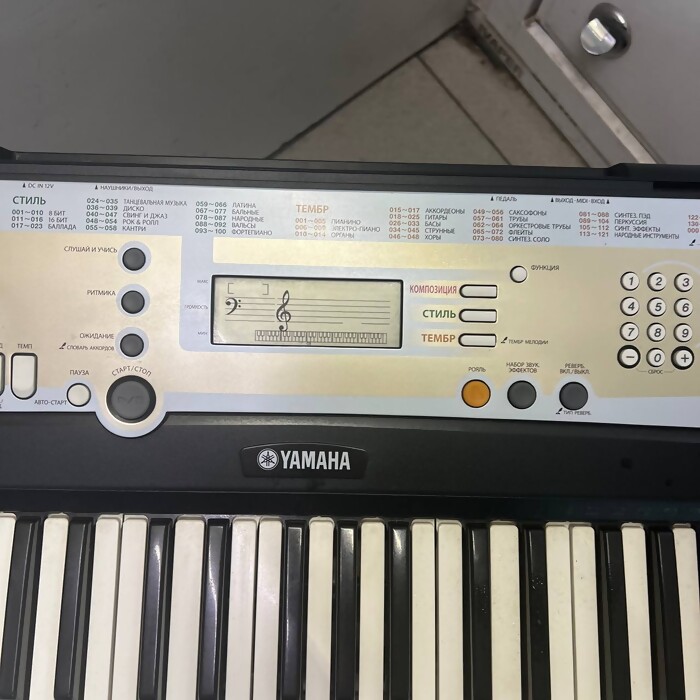 Синтезатор YAMAHA PSR-R200