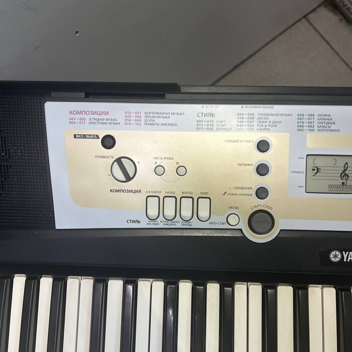 Синтезатор YAMAHA PSR-R200