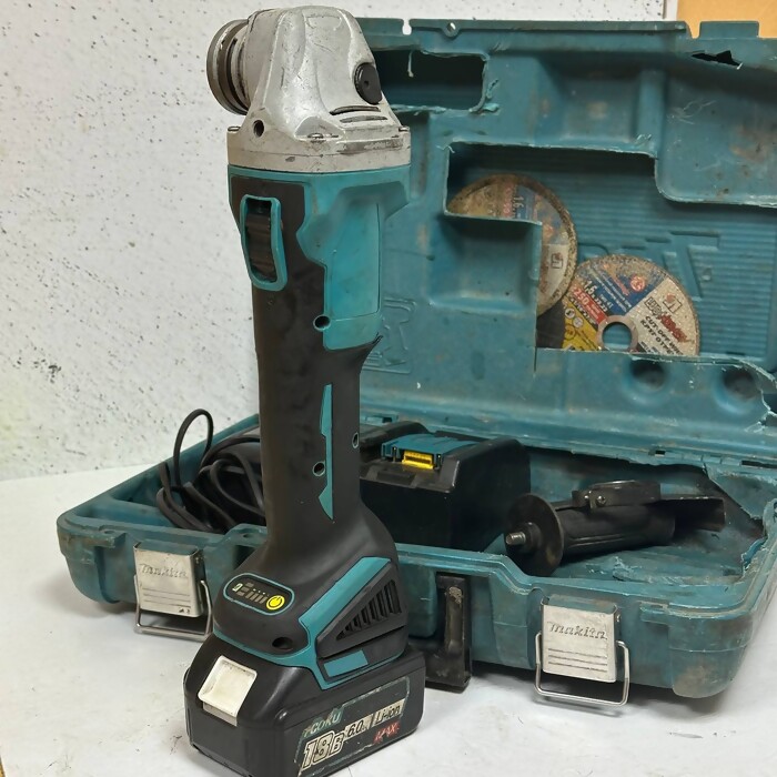 Болгарка Makita DGA 504