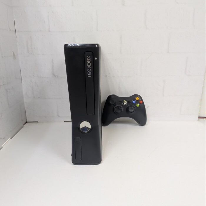 Игровая приставка Microsoft Xbox 360 E 120 ГБ