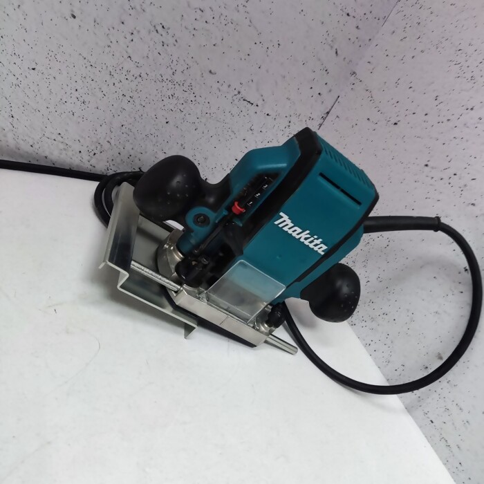 Фрезер Makita RP0900