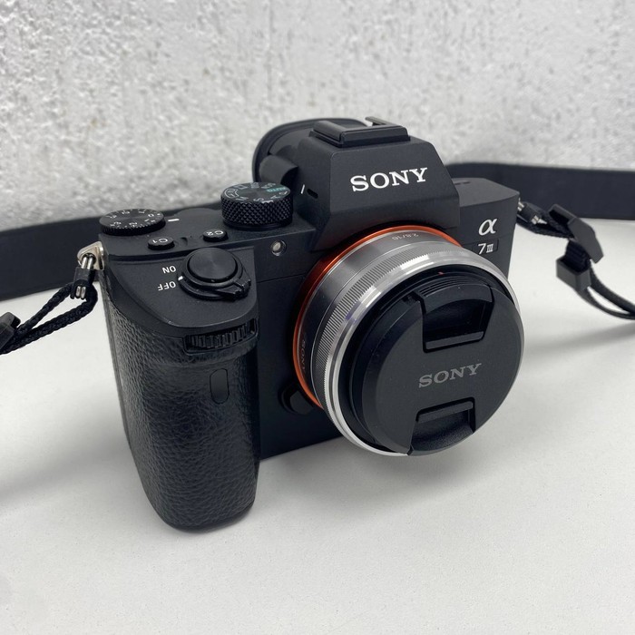 Зеркальный фотоаппарат Sony A7 III
