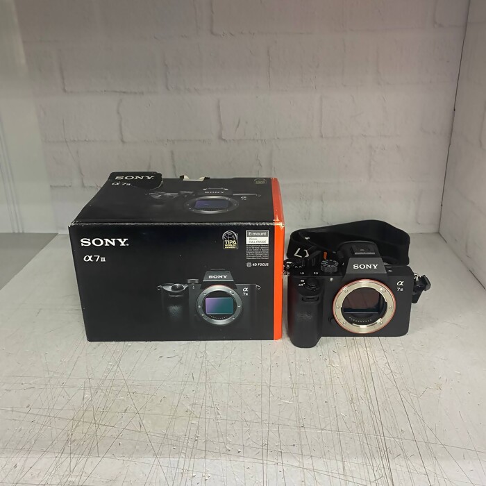Зеркальный фотоаппарат Sony A7 III