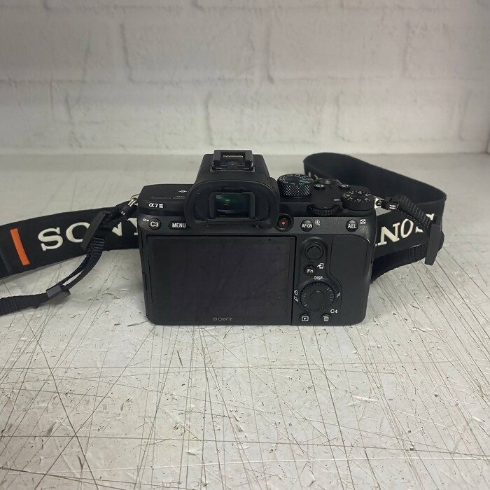 Зеркальный фотоаппарат Sony A7 III