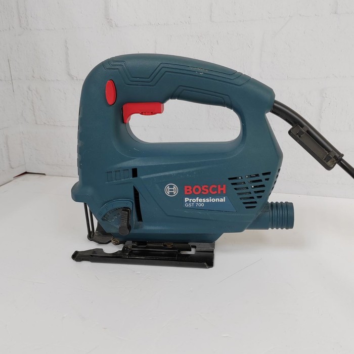 Лобзик Bosch GST700