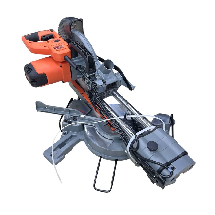 Торцовочная пила BLACK+DECKER bes710