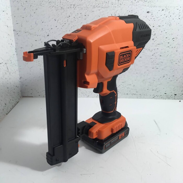 Строительный степлер Black&Decker 18В BCNG01N-XJ