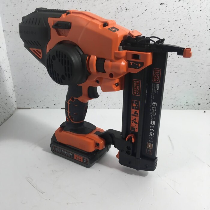 Строительный степлер Black&Decker 18В BCNG01N-XJ