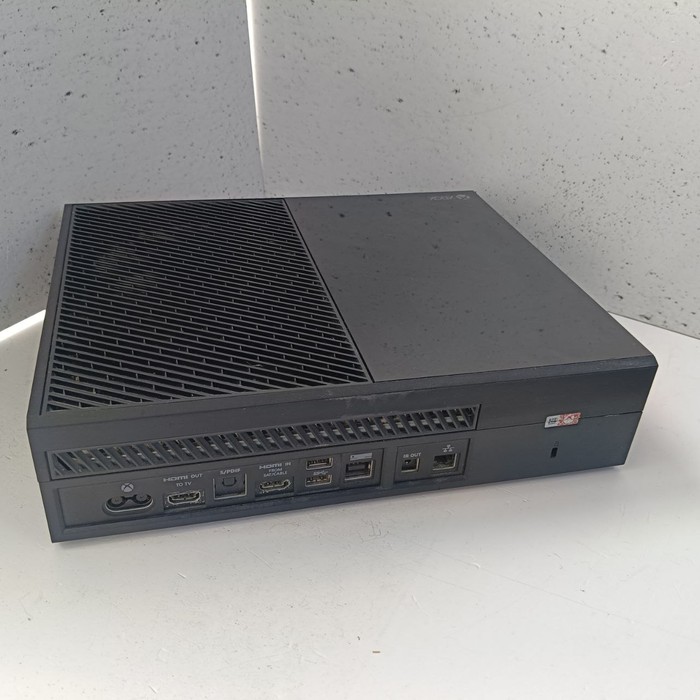 Игровая приставка Microsoft Xbox One 350 ГБ