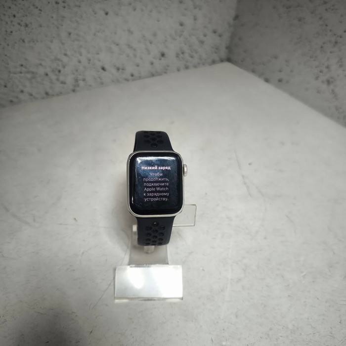 Смарт-часы Apple SE 40 mm