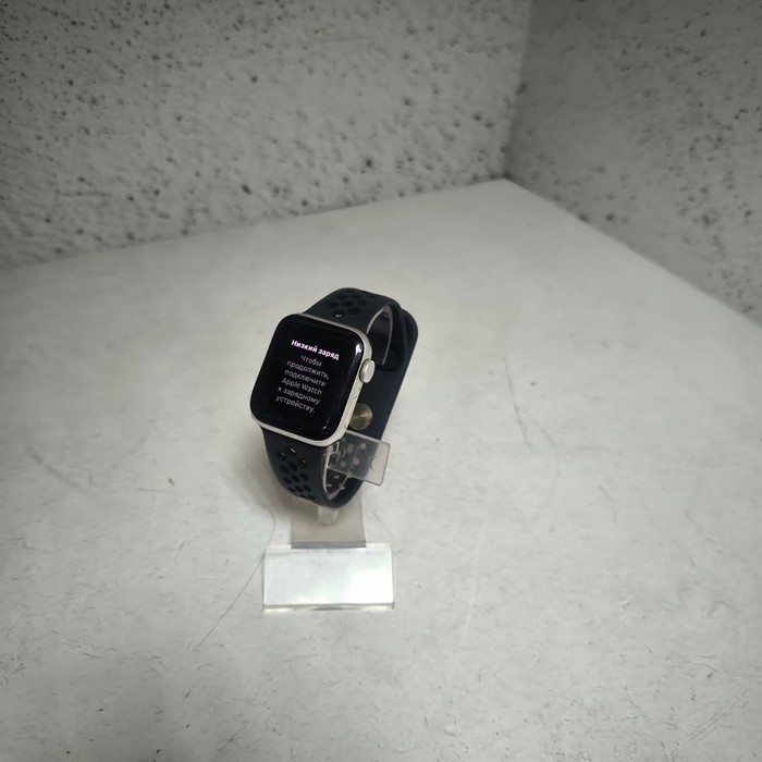 Смарт-часы Apple SE 40 mm