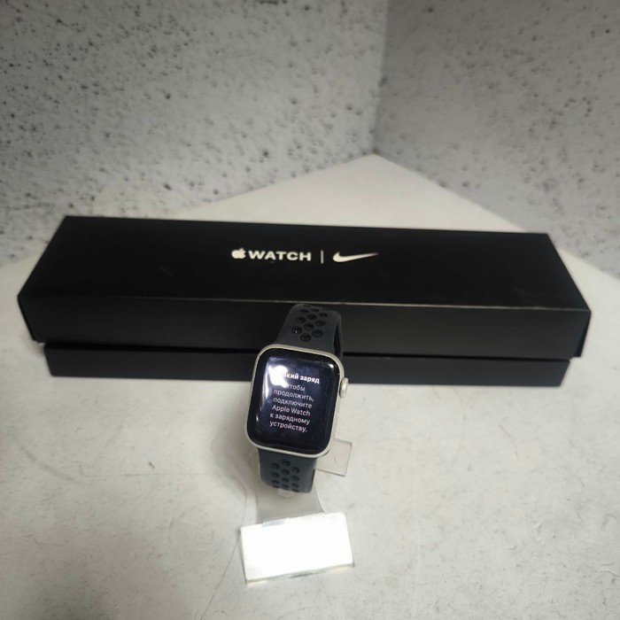 Смарт-часы Apple SE 40 mm