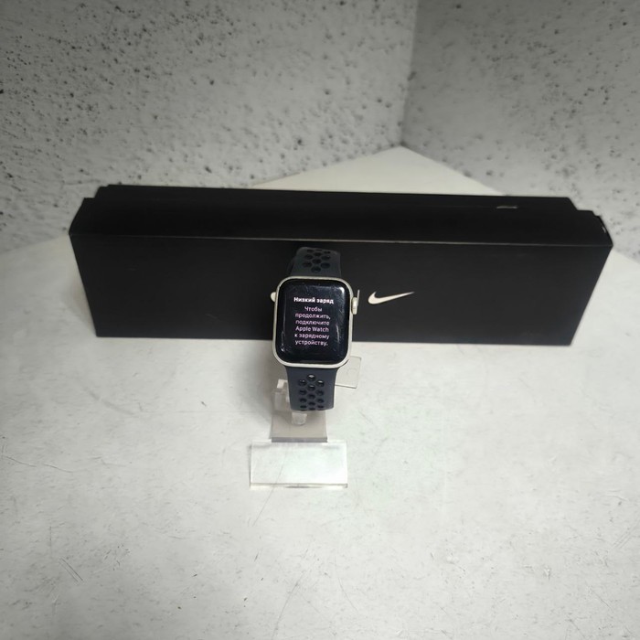 Смарт-часы Apple SE 40 mm