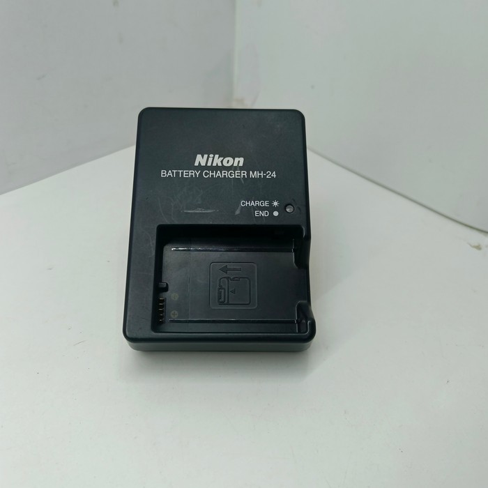 Зеркальный фотоаппарат Nikon D3400
