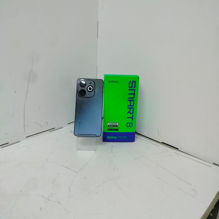 Смартфон Infinix Smart 8 8/128 Черный