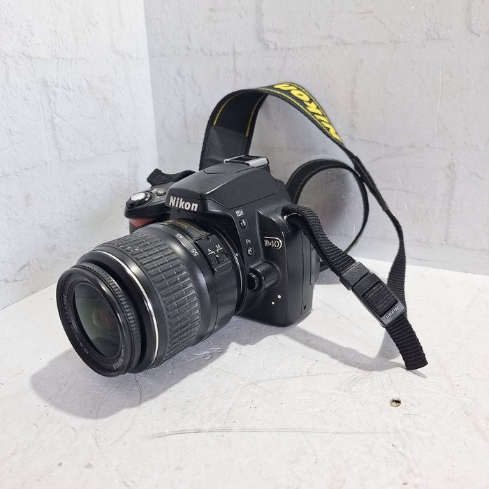 Зеркальный фотоаппарат Nikon D40
