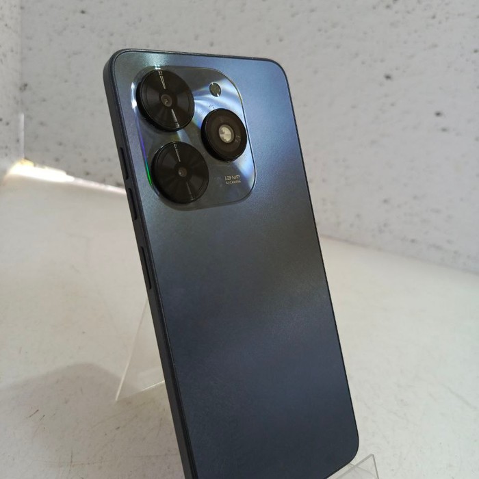 Смартфон Tecno Spark Go 2024 4/64 Синий