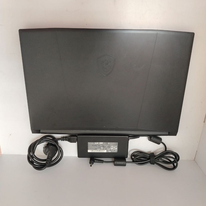 Ноутбук MSI Katana 17 b12VFK