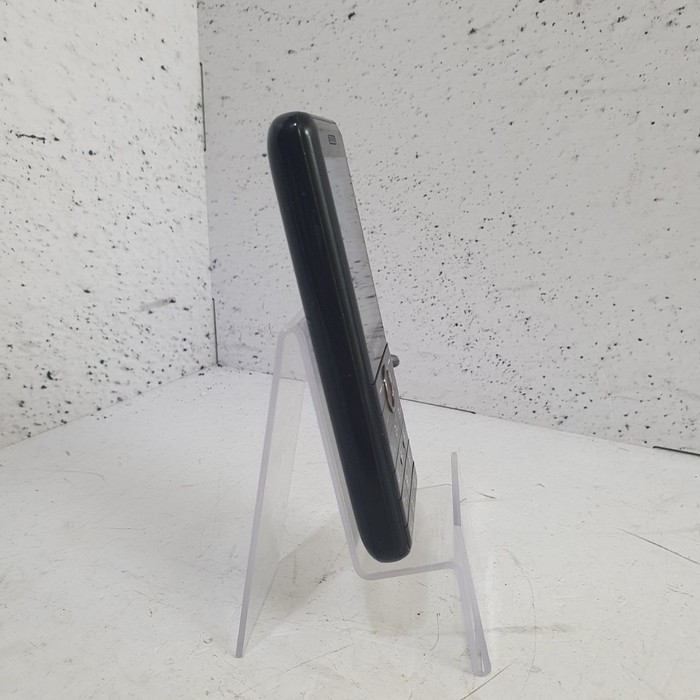 Кнопочный телефон Philips Xenium E172
