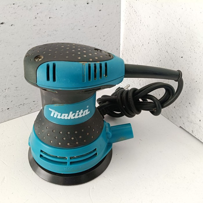 Шлифмашина Makita BO5030